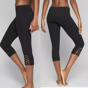 Athleta Mind over Mat Yoga Capri Black Small